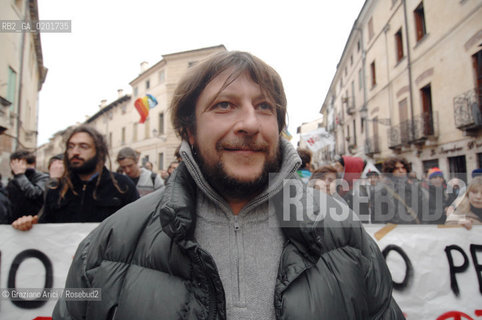 VICENZA 2 DICEMBRE 2006 - MANIFESTAZIONE PER LA PACE E CONTRO LA NUOVA BASE AMERICANA NELLAEREOPORTO DAL MOLIN ©Graziano Arici/Rosebud2