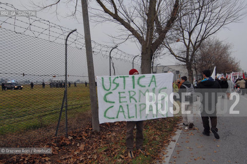 VICENZA 2 DICEMBRE 2006 - MANIFESTAZIONE PER LA PACE E CONTRO LA NUOVA BASE AMERICANA NELLAEREOPORTO DAL MOLIN ©Graziano Arici/Rosebud2