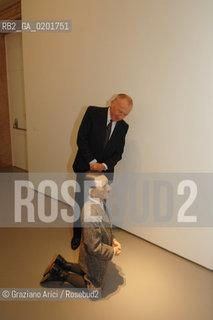 VENEZIA 9 NOVEMBRE 2006 - EXPOSITION IN PALAZZO GRASSI : PICASSO: LA JOIE DE VIVRE 1945/1948 - FRANCOIS PINAULT WITH A CATTELANS WORK ©Graziano Arici/Rosebud2