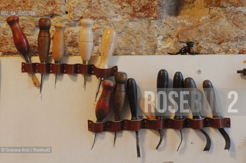 VENEZIA 6/2/07 LABORATORIO DI CALZATURIFICIO ARTIGIANALE DI GABRIELE GMEINER ©Graziano Arici/Rosebud2 SCARPA CALZOLAIO