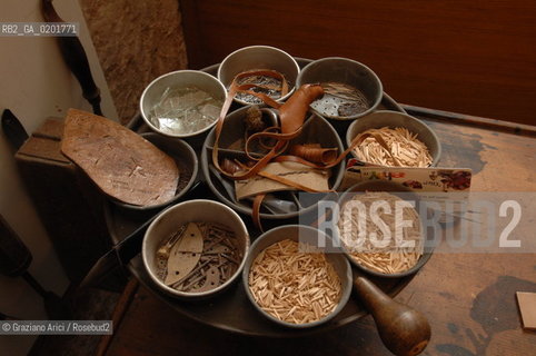 VENEZIA 6/2/07 LABORATORIO DI CALZATURIFICIO ARTIGIANALE DI GABRIELE GMEINER ©Graziano Arici/Rosebud2 SCARPA CALZOLAIO