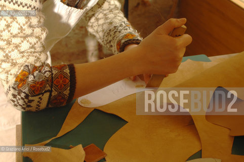 VENEZIA 6/2/07 LABORATORIO DI CALZATURIFICIO ARTIGIANALE DI GABRIELE GMEINER ©Graziano Arici/Rosebud2 SCARPA CALZOLAIO