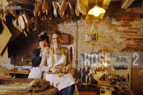 VENEZIA 6/2/07 LABORATORIO DI CALZATURIFICIO ARTIGIANALE DI GABRIELE GMEINER ©Graziano Arici/Rosebud2 SCARPA CALZOLAIO