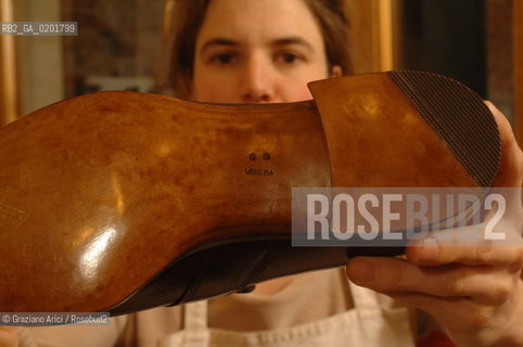 VENEZIA 6/2/07 LABORATORIO DI CALZATURIFICIO ARTIGIANALE DI GABRIELE GMEINER ©Graziano Arici/Rosebud2 SCARPA CALZOLAIO