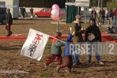 VICENZA 17/2/07 GREAT DEMONSTRATION AGAINST THE NEW US AIR FORCE MILITARY BASE AT DAL MOLIN AIRPORT ©Graziano Arici/Rosebud2 MANIFESTAZIONE PACE DIMOSTRAZIONE