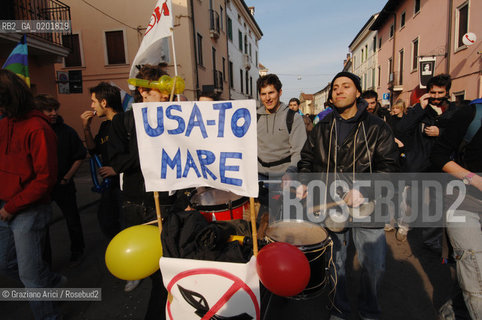 VICENZA 17/2/07 GREAT DEMONSTRATION AGAINST THE NEW US AIR FORCE MILITARY BASE AT DAL MOLIN AIRPORT ©Graziano Arici/Rosebud2 MANIFESTAZIONE PACE DIMOSTRAZIONE