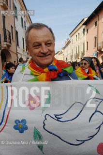 VICENZA 17/2/07 GREAT DEMONSTRATION AGAINST THE NEW US AIR FORCE MILITARY BASE AT DAL MOLIN AIRPORT : THE PRIEST CHIEF OF BEATI COSTRUTTORI DI PACE DON ALBINO BIZZOTTO  ©Graziano Arici/Rosebud2 MANIFESTAZIONE PACE DIMOSTRAZIONE