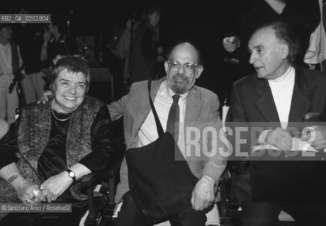 Nome: .PIVANO FERNANDA.Descrizione: .LETTERATURA AMERICANA CRITIC0 TRADUTTRICE SAGGISTA/CON I POETI ALLEN GINSBERG (BEAT GENERATION) E ANDREA ZANZOTTO.Credit: .Graziano Arici/Rosebud2/.Costo: .A.Nazione: .ITALIA.Città: .VENEZIA.Data: .1996.