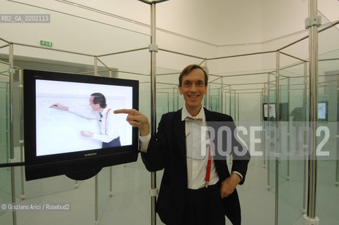 VENICE 04//6/07 - THE 52sd VENICE ART EXPOSITION : BELGIUM - Palais des Glaces et de la Découverte BY THE ARTIST Eric Duyckaerts  @ Graziano Arici/Rosebud2 ARTE ARTISTI BIENNALE