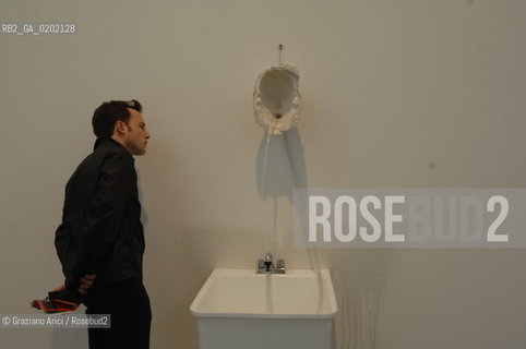 VENICE 04//6/07 - THE 52sd VENICE ART EXPOSITION : THINK WITH THE SENSES, FEEL WITH THE MIND : BRUCE NAUMANS ROOM  @ Graziano Arici/Rosebud2 ARTE ARTISTI BIENNALE