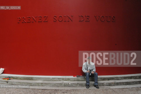 VENICE 04//6/07 - THE 52sd VENICE ART EXPOSITION : THINK WITH THE SENSES, FEEL WITH THE MIND : FRENCH PAVILLON - SOPHIE CALLES ROOM @ Graziano Arici/Rosebud2 ARTE ARTISTI BIENNALE