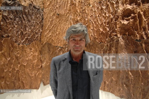 VENICE 04//6/07 - THE 52sd VENICE ART EXPOSITION : THINK WITH THE SENSES, FEEL WITH THE MIND - ARSENALE - THE ITALIAN PAVILLON - THE ARTIST GIUSEPPE PENONE    @ Graziano Arici/Rosebud2 ARTE ARTISTI BIENNALE