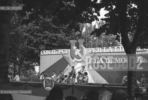 VENEZIA 1973 FESTIVAL NAZIONALE DELLUNITA © ARCHIVIO Graziano Arici/Rosebud2  POLITICA PCI BANDA MUSICALE GIARDINI SANTELENA LIBERTA