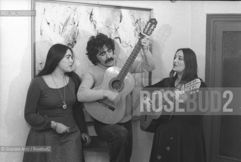VENEZIA, 1975, CANZONIERE POPOLARE VENETO, EMANUELA MAGRO, ALBERTO DAMICO, LUISA RONCHINI, FOTO PER DISCO DELLA FONIT CETRA ©Graziano Arici/Rosebud2 MUSICA POPOLARE VENETA
