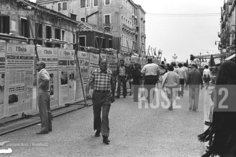 VENEZIA 1973 FESTIVAL NAZIONALE DELLUNITA © ARCHIVIO Graziano Arici/Rosebud2  POLITICA PCI CARTELLONI GIORNALI DELLUNITA