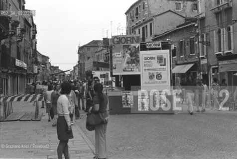 VENEZIA 1973 FESTIVAL NAZIONALE DELLUNITA © ARCHIVIO Graziano Arici/Rosebud2  POLITICA PCI CARTELLONI GIORNALI DELLUNITA