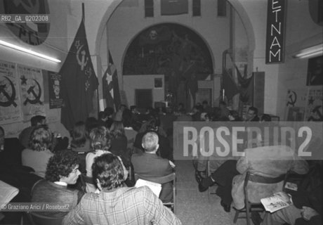 VENEZIA 1975, DIBATTITO POLITICO PARTITO COMUNISTA, SEZIONE DI SAN POLO, © ARCHIVIO Graziano Arici/Rosebud2 , MANIFESTI PC, POLITICA