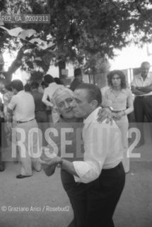 VENEZIA 1973 FESTIVAL NAZIONALE DELLUNITA © ARCHIVIO Graziano Arici/Rosebud2  PERSONE CHE BALLANO FESTA PCI POLITICA