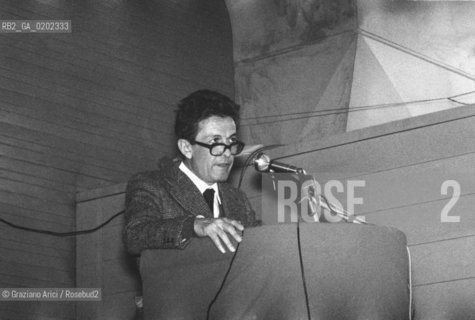 VENEZIA 1974 POLITICO ENRICO BERLINGUER AL CONSIGLIO DI FABBRICA SUL PETROLCHIMICO DI PORTO MARGHERA © ARCHIVIO Graziano Arici/Rosebud2  INCONTRO CONFERENZA