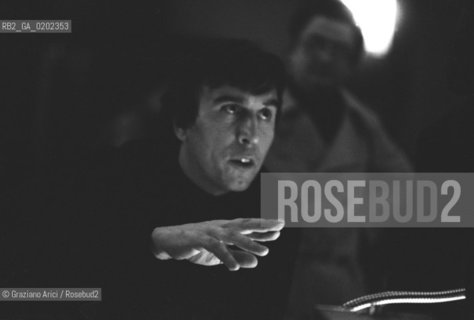 MILANO 1975  TEATRO LIRICO DIRETTORE ORCHESTRA CLAUDIO ABADO        © ARCHIVIO Graziano Arici/Rosebud2   MUSICA CLASSICA LIRICA OPERA AL GRAN SOLE CARICO DAMORE DI LUIGI NONO