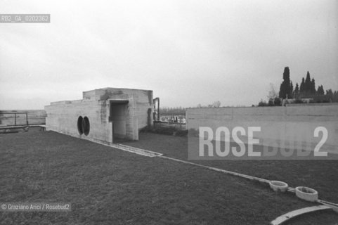 SAN VITO DALTIVOLE 1975 TOMBA BRION © ARCHIVIO Graziano Arici/Rosebud2  ARCHITETTURA TOMBA SEPOLCRO FAMIGLIA BRION ARCHITETTO CARLO SCARPA VEDUTA ESTERNA