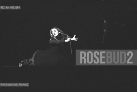 MILANO 1975 OPERA LUIGI NONO AL GRAN SOLE CARICO DAMORE © ARCHIVIO Graziano Arici/Rosebud2  MUSICA CLASSICA LIRICA PROVE SCENICHE OPERA TEATRO LIRICO MILANO ATTRICE IN SCENA