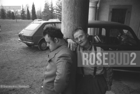 TRIESTE 1975 GITA PAZIENTI OSPEDALE PSICHIATRICO DI TRIESTE © ARCHIVIO Graziano Arici/Rosebud2  OSPEDALE PROVINCIALE PSICHIATRICO DI TRIESTE GITA PAZIENTI PRIMO PIANO PAZIENTI