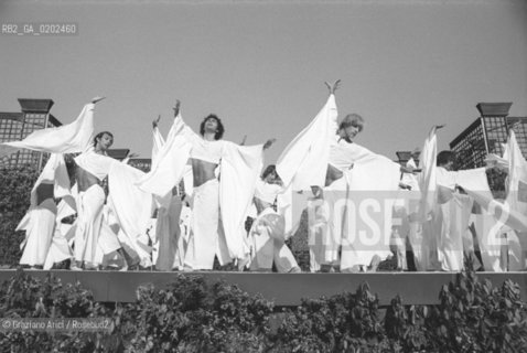 VENEZIA 1975 PROVE BALLETTO BAKHTI  DI MAURICE BEJART AL TEATRO VERDE © ARCHIVIO Graziano Arici/Rosebud2  BALLO BALLETTO COREOGRAFO MAURICE BEJART INCONTRI INTERNAZIONALI DANZA PROVE BALLETTO COMPAGNIA BAKHTI TEATRO VERDE SAN GIORGIO
