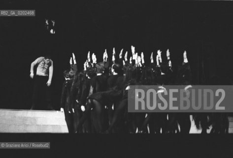 VENEZIA 1975 BALLETTO COREOGRAFO ROLAND PETIT NOTRE DAME DE PARIS IN PIAZZA SAN MARCO © ARCHIVIO Graziano Arici/Rosebud2  BALLO BALLETTO COREOGRAFO ROLAND PETIT NOTRE DAME DE PARIS PIAZA SAN MARCO INCONTRI INTERNAZIONALI DANZA