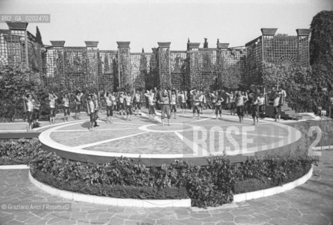 VENEZIA 1975 BALLETTO PROVE IRAN COMPAGNIA RAMBERT AL TEATRO VERDE © ARCHIVIO Graziano Arici/Rosebud2  INCONTRI INTERNAZIONALI DANZA BALLO BALLETTO IRAN COMPAGNIA RAMBERT TEATRO VERDE SAN GIORGIO