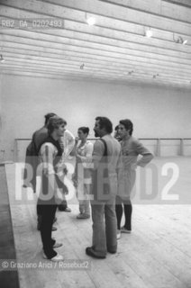 VENEZIA 1975 ACCADEMIA DI DANZA PROVE BALLETTI MAURICE BEJART CARLA FRACCI MIKHAIL BARYSHNIKOV © ARCHIVIO Graziano Arici/Rosebud2  COREOGRAFO MAURICE BEJART BALLERINA CARLA FRACCI  BALLERINO MIKHAIL BARYSHNIKOV PROVE BALLETTO INCONTRO A QUATTRO