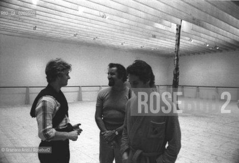 VENEZIA 1975 ACCADEMIA DI DANZA PROVE BALLETTI MAURICE BEJART  MIKHAIL BARYSHNIKOV © ARCHIVIO Graziano Arici/Rosebud2  COREOGRAFO MAURICE BEJART BALLERINO MIKHAIL BARYSHNIKOV PROVE BALLETTO