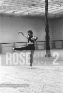 VENEZIA 1975 MIKHAIL BARYSHNIKOV PROVA ALLACCADEMIA DI DANZA © ARCHIVIO Graziano Arici/Rosebud2  BALLERINO MIKHAIL BARYSHNIKOV PROVE BALLETTO ACCADEMIA DANZA