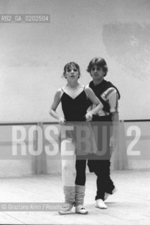 VENEZIA 1975 ACCADEMIA DI DANZA PROVE INCONTRO A QUATTRO MARTHA GRAHAM E MIKHAIL BARYSHNIKOV © ARCHIVIO Graziano Arici/Rosebud2  BALLERINO MIKHAIL BARYSHNIKOV BALLERINA DANZATRICE COREOGRAFA MARTHA  GRAHAM PROVE INCONTRO A QUATTRO ACCADEMIA DANZA