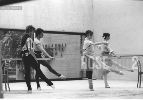 VENEZIA 1975 ACCADEMIA DANZA PROVE INCONTRO A QUATTRO  CON MARTHA GRAHAM CARLA FRACCI MIKHAIL BARYSHNIKOV © ARCHIVIO Graziano Arici/Rosebud2  BALLERINO MIKHAIL BARYSHNIKOV BALLERINA DANZATRICE MARTHA GRAHAM BALLERINA CARLA FRACCI  COREOGRAFO MAURICE BEJART BALLETTO BALLO PROVE INCONTRO A QUATTRO ACCADEMIA DANZA