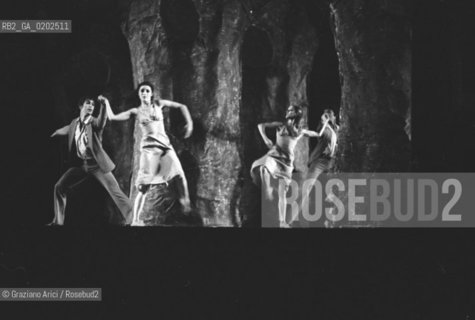 VENEZIA 1975 MESSA IN SCENA BALLETTO OLANDESE STRANGERS A SAN MARCO  © ARCHIVIO Graziano Arici/Rosebud2  BALLO BALLETTO OLANDESE STRANGERS INCONTRI INTERNAZIONALI DANZA PIAZZA SAN MARCO VENEZIA