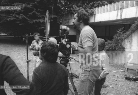 VENEZIA 1975 MAURICE BEJART SUL SET DEL SUO FILM BARBARA © ARCHIVIO Graziano Arici/Rosebud2  COREOGRAFO MAURICE BEJART SET FILM BARBARA LUCI MACCHINE DA PRESA