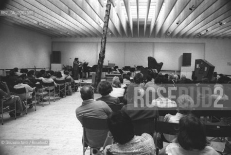 VENEZIA 1975 BIENNALE CONCERTO STRUMENTALE IN AULA ACCADEMIA DI DANZA © ARCHIVIO Graziano Arici/Rosebud2  MUSICA ACCADEMIA DANZA CONCERTO BIENNALE