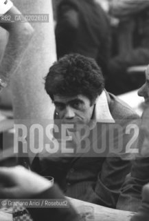 TRIESTE 1975 PAZIENTE DELL’ OSPEDALE PSICHIATRICO DI TRIESTE A PRANZO FUORI IN GITA AEREA© ARCHIVIO Graziano Arici/Rosebud2  PSICHIATRA FRANCO BASAGLIA PAZIENTI OSPEDALE PSICHIATRICO TRIESTE GITA AEREO AEREOPORTO PRANZO