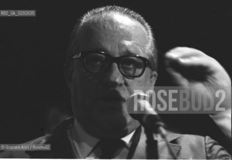 VENEZIA 1975 MARIO BARATTO AD UNA CONFERENZA DURANTE LA BIENNALE UN LABORATORIO INTERNAZIONALE © ARCHIVIO Graziano Arici/Rosebud2  BIENNALE ARTE TEATRO CONFERENZA PRESIDE CA’ FOSCARI LETTERE MARIO BARATTO