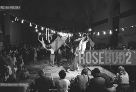 VENEZIA 1975 LA BIENNALE LABORATORIO INTERNAZIONALE © ARCHIVIO Graziano Arici/Rosebud2  MUSICA PAESI EXTRAEUROPEI FESTA CONFERENZA INCONTRO