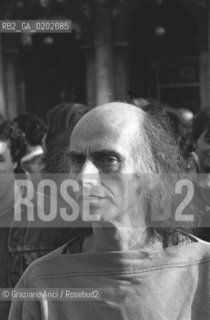 VENEZIA 1975 LA BIENNALE UN LABORATORIO INTERNAZIONALE TEATRO SPETTACOLI DEL LIVING THEATRE ATTI PUBBLICI © ARCHIVIO Graziano Arici/Rosebud2  REGISTI ATTORI JULIAN BECK JUDITH MALINA ATTI PUBBLICI SPETTACOLI DEL LIVING THEATRE PIAZZA SAN MARCO VENEZIA