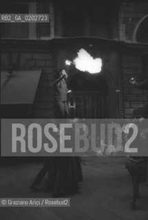 VENEZIA 1975 LA BIENNALE UN LABORATORIO INTERNAZIONALE TEATRO SPETTACOLI DEL LIVING THEATRE SEI ATTI PUBBLICI PER VENEZIA © ARCHIVIO Graziano Arici/Rosebud2  REGISTI ATTORI JULIAN BECK JUDITH MALINA ATTI PUBBLICI SPETTACOLI DEL LIVING THEATRE VENEZIA