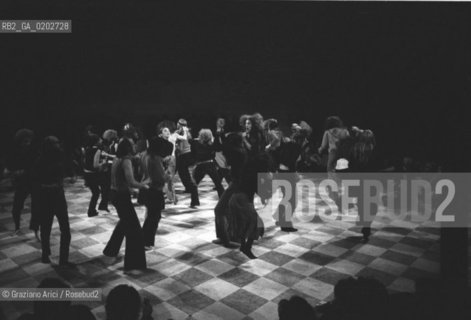 VENEZIA 1975 LA BIENNALE UN LABORATORIO INTERNAZIONALE TEATRO SPETTACOLO DEL LIVING THEATRE © ARCHIVIO Graziano Arici/Rosebud2  REGISTI ATTORI JULIAN BECK JUDITH MALINA SPETTACOLO SETTE MEDITAZIONI SUL SADOMASOCHISMO POLITICO LIVING THEATRE EX CHIESA SAN LORENZO VENEZIA