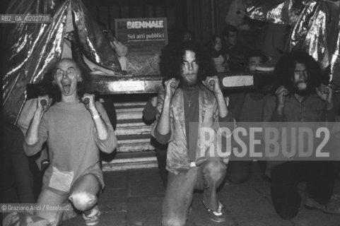 VENEZIA 1975 LA BIENNALE UN LABORATORIO INTERNAZIONALE TEATRO CONFERENZA STAMPA  DEL LIVING THEATRE © ARCHIVIO Graziano Arici/Rosebud2  REGISTI ATTORI JULIAN BECK JUDITH MALINA CONFERENZA STAMPA SPETTACOLO SEI ATTI PUBBLICI  LIVING THEATRE VENEZIA