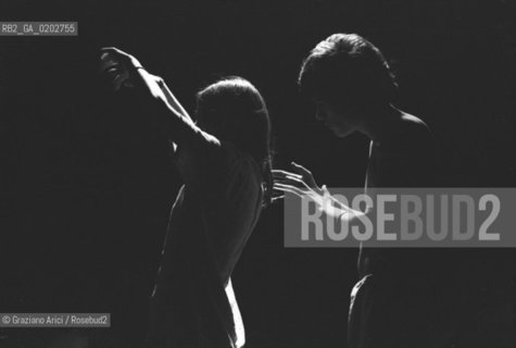 VENEZIA 1975 SPETTACOLO A VENEZIA DEI RAGAZZI DEL CENTRO RICERCA PER TEATRO DELLA SCUOLA GOZZI © ARCHIVIO Graziano Arici/Rosebud2  BIENNALE TEATRO SPETTACOLI SCUOLA GOZZI CASTELLO RICERCA TEATRO