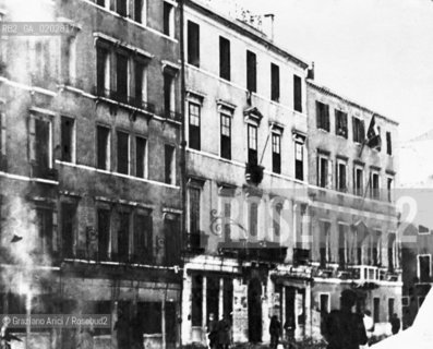 VENEZIA 1976 MOSTRA ARCHIVIO SULLA RESISTENZA PARTIGIANA © ARCHIVIO Graziano Arici/Rosebud2  MOSTRA ARCHIVIO REISTENZA PARTIGIANI PALAZZO VENEZIA SOLDATI