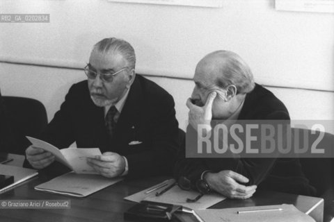 VENEZIA 1976 NERI POZZA E VITTORIO GREGOTTI CONVEGNO DELLA BIENNALE © ARCHIVIO Graziano Arici/Rosebud2  CONVEGNO INCONTRO BIENNALE EDITORE NERI POZZA DIRETTORE BIENNALE