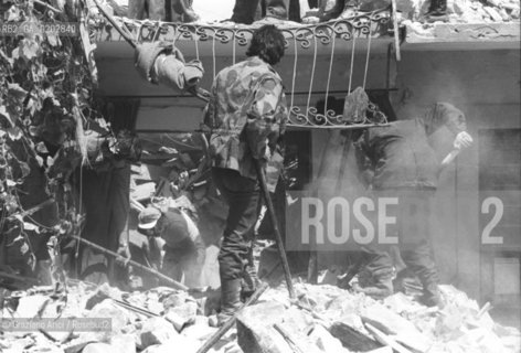 GEMONA 1976 CASA DISTRUTTA DOPO IL TERREMOTO NEL FRIULI © ARCHIVIO Graziano Arici/Rosebud2  TERREMOTO FRIULI VENEZIA GIULIA CATASTROFI AMBIENTALI CASE DISTRUTTE ROVINE MACERIE