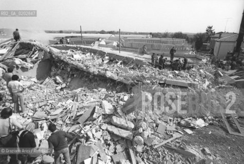 GEMONA 1976 MACERIE DOPO IL TERREMOTO NEL FRIULI © ARCHIVIO Graziano Arici/Rosebud2  TERREMOTO FRIULI VENEZIA GIULIA CATASTROFI AMBIENTALI CASE DISTRUTTE ROVINE MACERIE